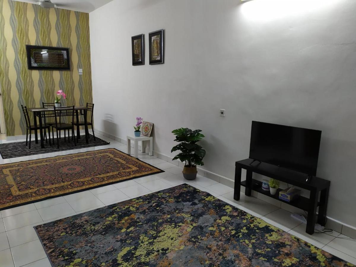 Anggun Homestay Сери-Искандар Экстерьер фото