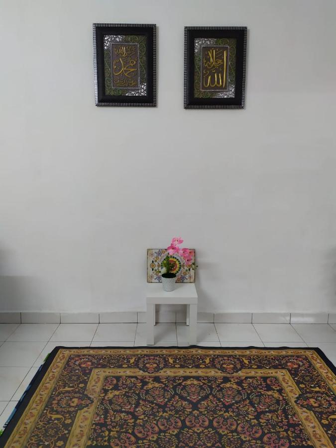 Anggun Homestay Сери-Искандар Экстерьер фото