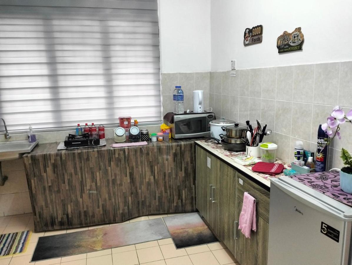 Anggun Homestay Сери-Искандар Экстерьер фото